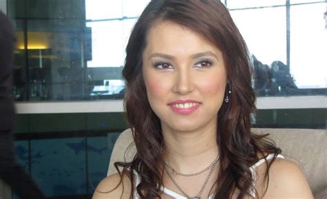 Maria Ozawa wonders why she’s famous in the Philippines.